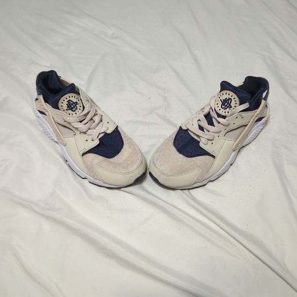 Nike Huarache women's running shoes - Picture 1 of 2